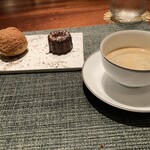 蒼 - 14.小菓子&コーヒー
      焼きたてシュークリームとカヌレ
      エスプレッソダブルで