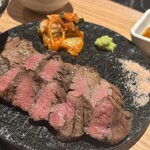 新宿牛タンローストビーフ 白か黒 - 