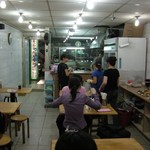 山西蕃茄牛肉刀削麵 - 清掃も行き届いてクーラーも効いています。