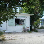 喫茶ニワトリ - お店は「第二城間」バス停から歩いて15分ほど。