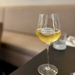 Brasserie Le Carnot - 作り手は知りませんが、ボーヌ・デュ・シャトー 1er Cru。
            結構リッチなタイプですが、まさにエスカルゴバターにぴったり♪