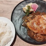 たてしな湖畔エプロンマーク - スィートジンジャーポークセット