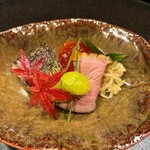 味享 - 前菜です。肝を挟んだ秋刀魚が美味。