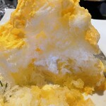 京甘味 観茶香 - まどんなの雫　中央にアイスクリームがあります