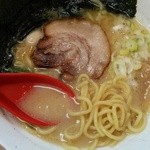 Goru men - 塩豚骨ラーメン　麺＆汁アップ