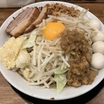 ラーメンチョモランマ - ラーメン汁なし、ニンニク・野菜・背脂マシ、うずら５個トッピング