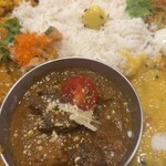SPICECURRY KERAKU - 下、牛すじカレー