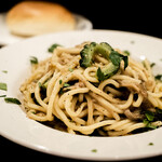 アンディアーモ アッラ ウシータ - ツナとゴーヤのオイルパスタ