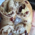 パン屋航路 - たっぷりのクランベリーにほんのちょっとカスタードも入ってました！