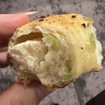 パン屋航路 - クリームチーズたっぷりで黒胡椒がよく効いてます！