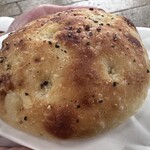 パン屋航路 - ジャガイモと黒胡椒のフォカッチャ　240円