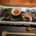 鹿嶋 わたなべ - 秋刀魚とカスゴダイの握り イクラ もずく 銀杏