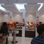 エコール・クリオロ - その他店内には焼き菓子コーナーとイートインスペースがあり
      サクッと食べて帰りたい時にも便利に使えそうな小奇麗なお店です。