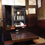 炭火焼鳥　母家 - 店内テーブル席　