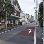エコール・クリオロ - しばしの間閑静な住宅街を進んでいきます。