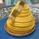 エコール・クリオロ - エコール・クリオロのロゴが付いたパンプキンモンブランを姿を激写し