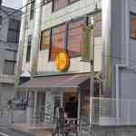 たまに行くならこんな店は、食べログ的視点で見ると千川駅の勇者と言いますか王者で
          ケーキの名店エコール・クリオロの総本山なエコール・クリオロ本店です。