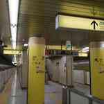 エコール・クリオロ - 駅改札へと移動すべくまずはエスカレーターを探し