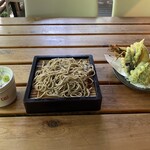 せきれい橋 川上庵 - 薬味に辛みのある大根おろしも。ピリっとして美味しい。