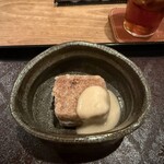 茜坂大沼 - 1、先付け
            胡桃の揚げ豆腐、白味噌。
            