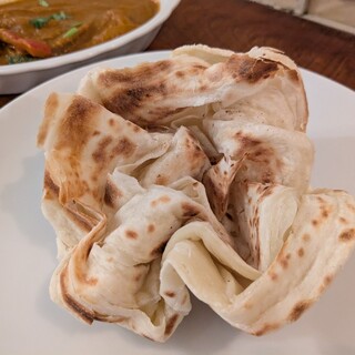 サクッパリッしっとりと色んな食感が特徴の自家製パン「パロタ」