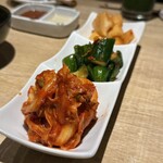 焼肉乃 富士吉 - キムチ盛り合わせ