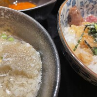 炭火和牛焼肉もうもう亭 広小路店 - なんか入っている　スープ