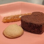 restaurant Et ... - 生チョコレート オランジェット  ひよこ豆ときなこのクッキー