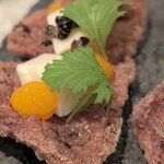 restaurant Et ... - チーズ美味しかった 上にかかってるのは黒こしょうの塩漬け