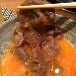 卵に潜らせて・・・溶けますよこのお肉はホント!!
