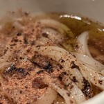 restaurant Et ... - 上の黒いのはマーガオ  日本名はアオモジです