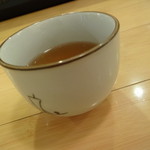 グリル梵 - 待つ間のサービスのお茶