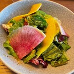 PIZZERIA IL VICOLO - ランチのサイドサラダ…バジルドレッシングが美味しい♪