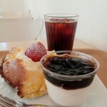 ママのえらんだ元町ケーキ 元町本店 - ざくろ、コーヒーブラマンジェ、アイスコーヒー