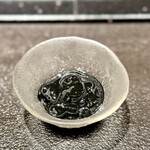 幸寿し - お通し　イカ墨の塩辛