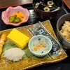 レストラン エポカ - 和食モーニング(税込660円)+茸ご飯(+税込220円)、お会計は880円也
①焼き鮭②玉子焼き③大根おろし④春雨の酢の物⑤茸ご飯(+税込220円)⑥お吸い物⑦お漬け物(沢庵&もろ胡瓜)
