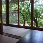 茶寮 宝泉 - お庭をゆっくりと楽しむお店です