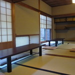 茶寮 宝泉 - どこの席も庭に向かって並んで座るカップル席（＾＾）