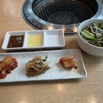焼肉 泰山 定禅寺通り店 - キムチとナムルとサラダ