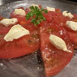 肉処 でべそ - 冷やしトマトのクリームチーズのせ