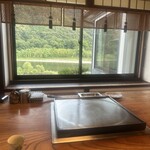 潜龍 - 個室に鉄板焼きが鎮座