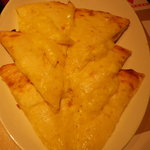 インド・ネパール創作料理 スリスティ - チーズナン　2つ食べちゃいました