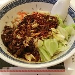 Wan Rakuen - お初、西安料理のお店。
                        ビャンビャン麺と水餃子をオーダー。
                        ビャンという漢字は絶対書けないな。味は汁なし坦々麺と酸辣湯麺を足して二で割った感じ。何よりもベルトのような平たい麺が特徴。平たい麺系が好きなのでチャレンジ。
                        満腹、ご馳走様でした。