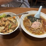 新香飯店 - 肉野菜炒め丼ラーメン付