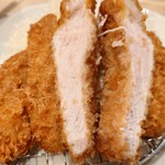 名代とんかつ かつ満 - 250グラムは　厚い