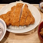 名代とんかつ かつ満 - ロースカツ定食 250g 1760円