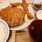 名代とんかつ かつ満 - ロース エビフライ定食 1760円
