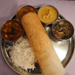 TOKYO BHAVAN - B(日替わりカレー３種)、ライスと小ドーサ