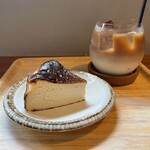 スーヴニール - バスクチーズケーキ 560円
カフェオレ 510円