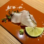 かねき - 館山産クエの塩たたき、紫芽を添えて